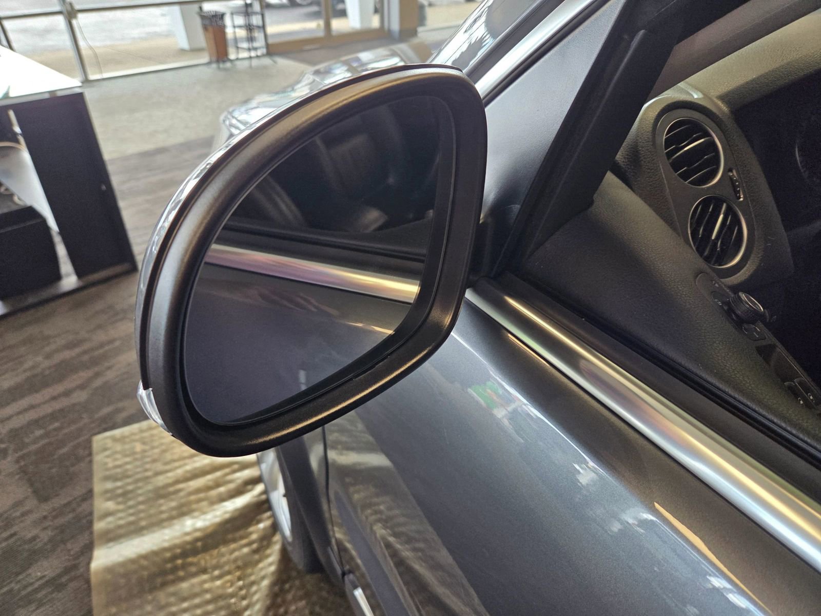 Used 2016 Volkswagen Tiguan SEL image 8