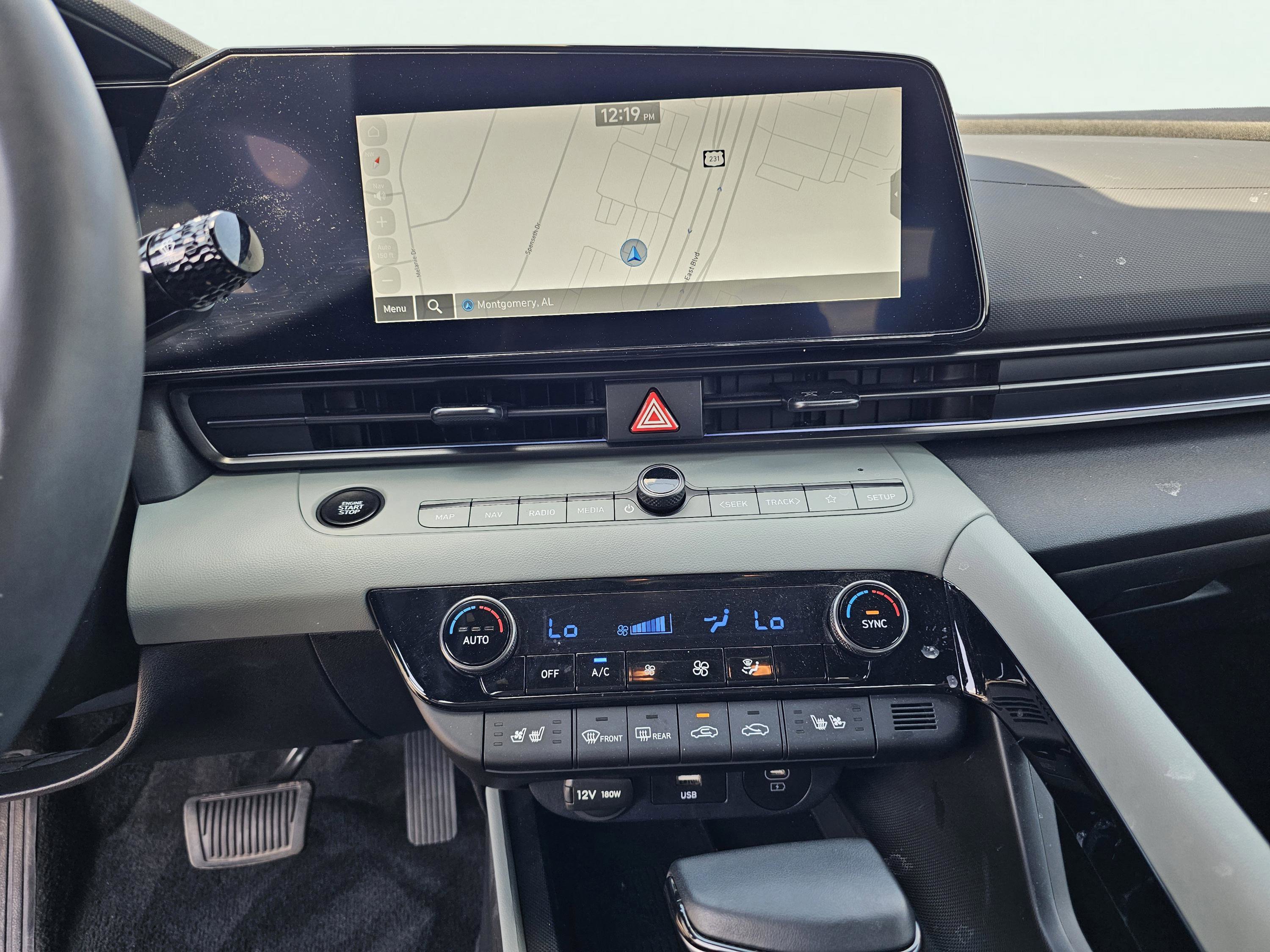 Used 2025 Hyundai Elantra Limited image 23