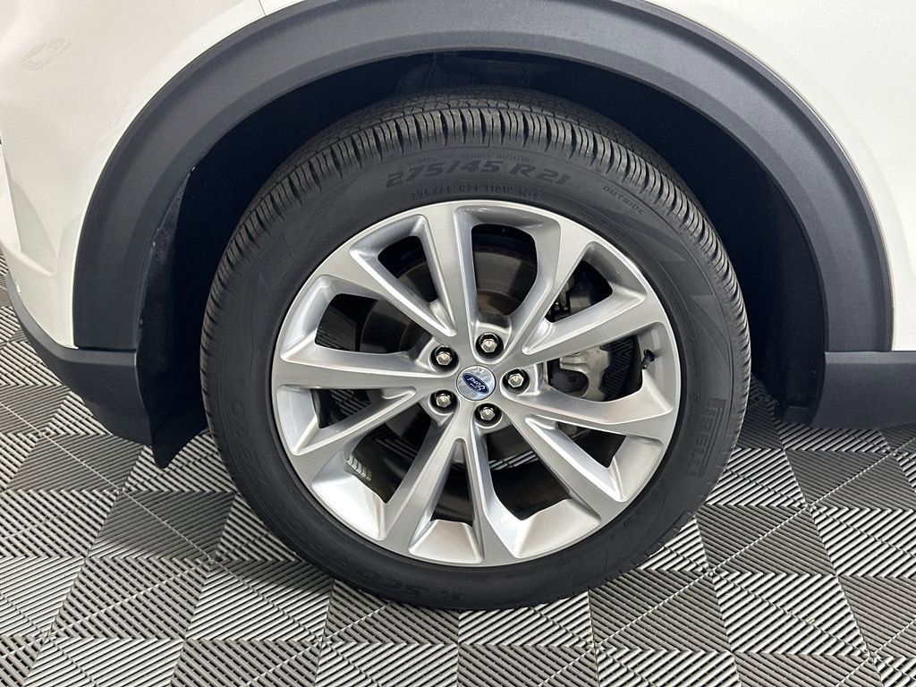 Used 2022 Ford Explorer Platinum w/ Equipment Group 601A AWD/4WD image 11