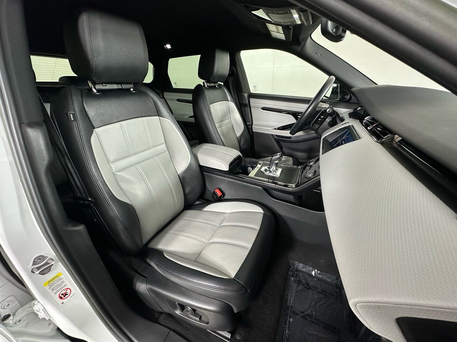 Used 2023 Land Rover Range Rover Evoque R-Dynamic S image 6