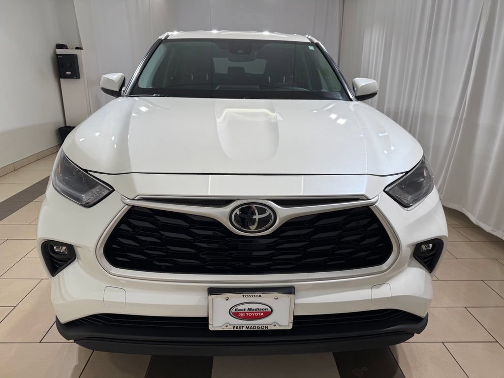 Used 2021 Toyota Highlander LE AWD/4WD image 8