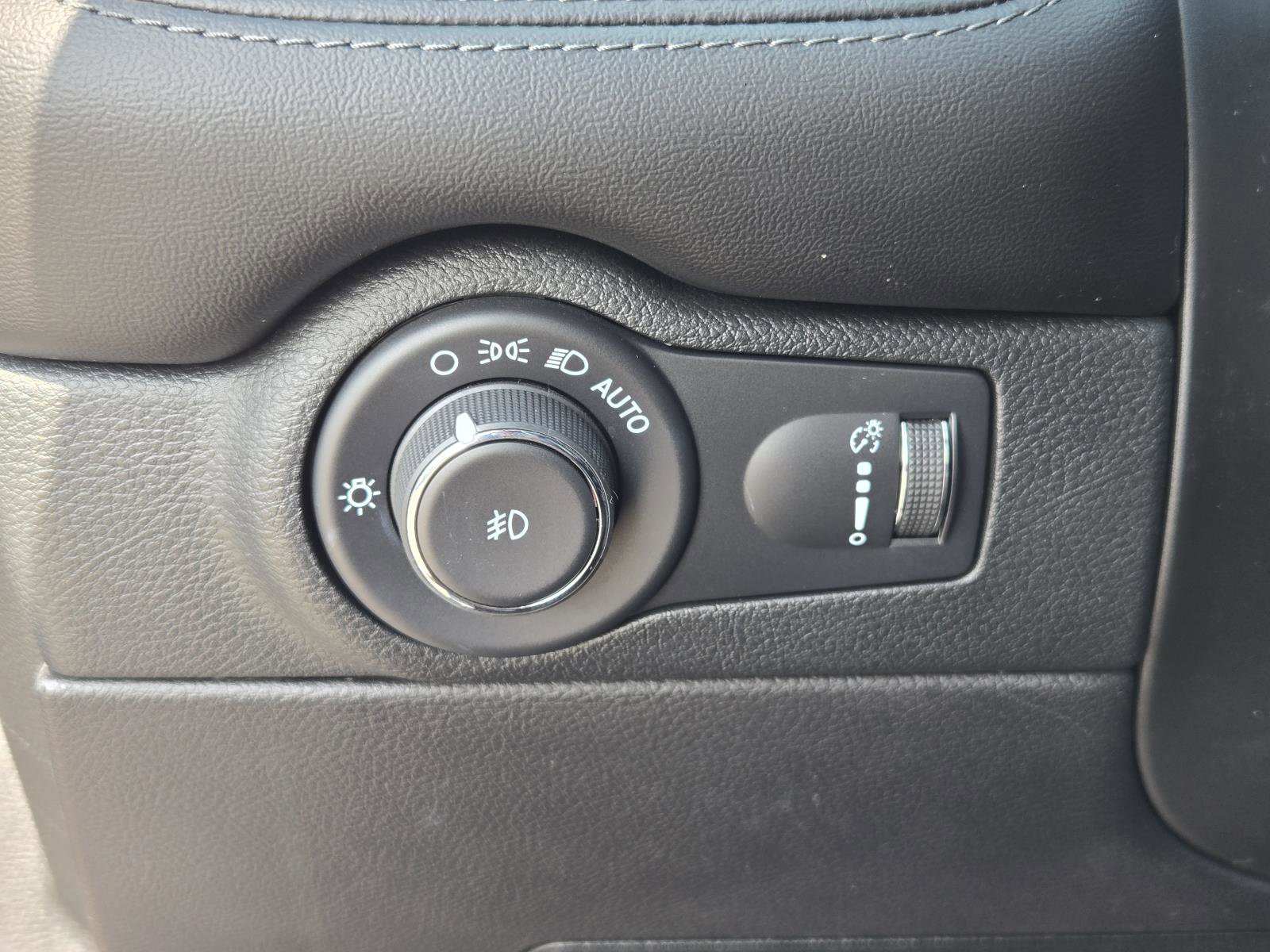 Certified 2022 Dodge Durango SXT w/ Blacktop Package image 19