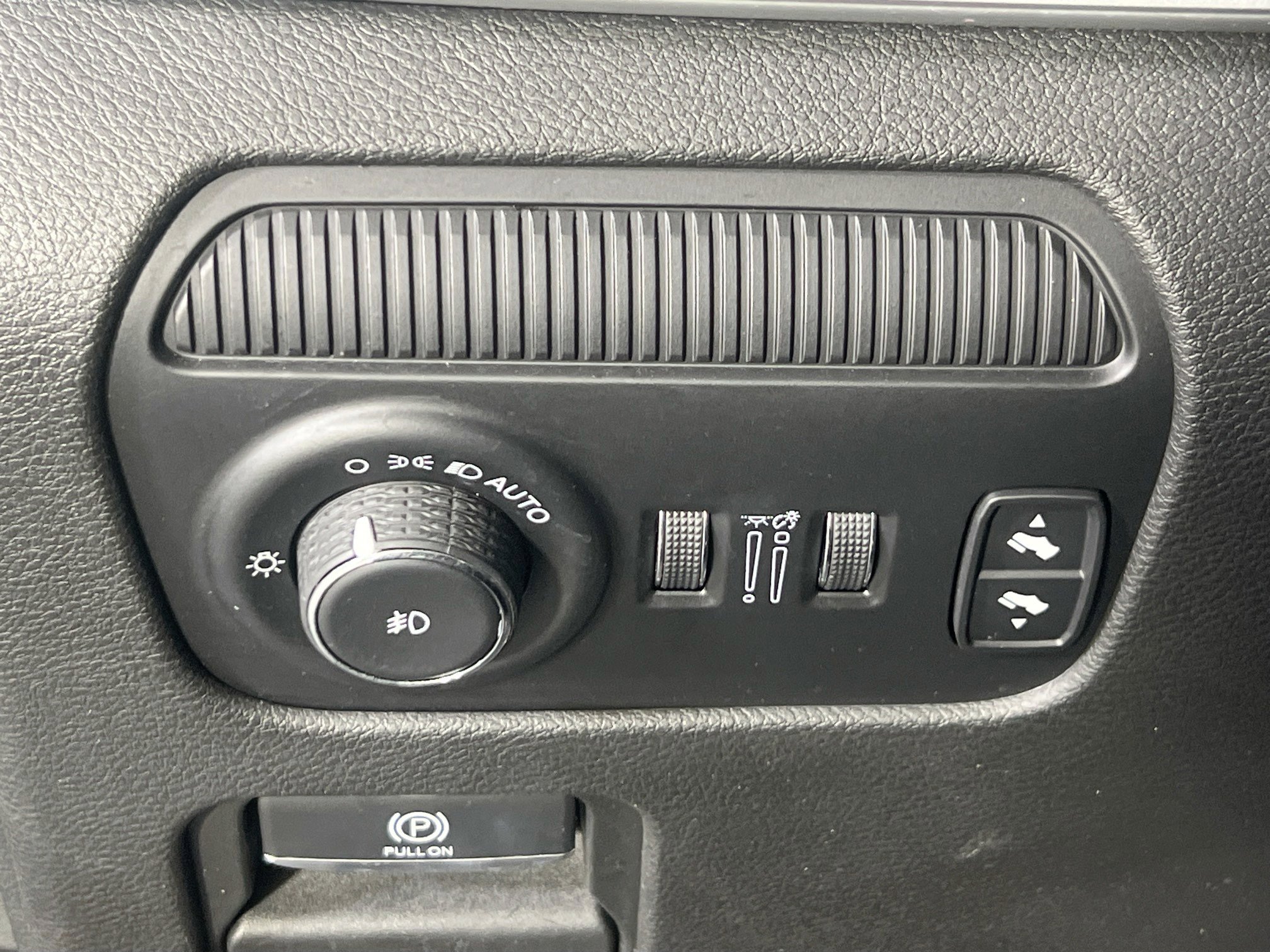 Used 2022 Jeep Wagoneer Series III w/ Rear Seat Video Group 1 image 10