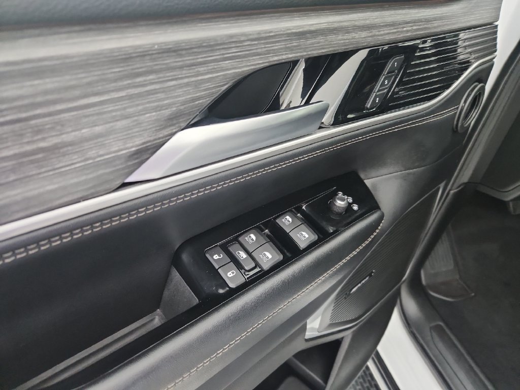 Certified 2024 Jeep Wagoneer L Series III w/ Flexible Seating Group AWD/4WD image 24