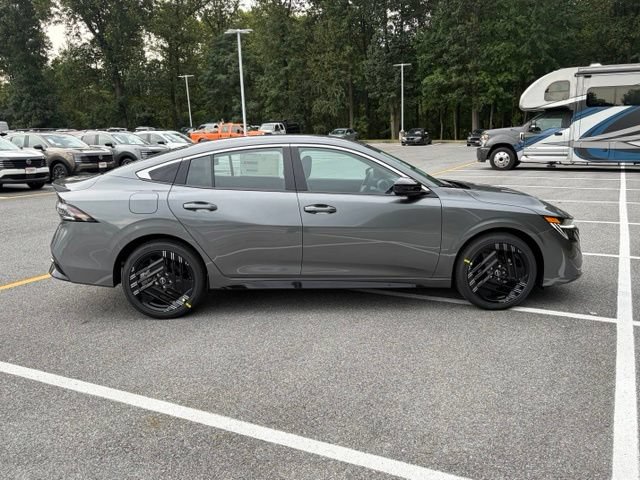 New 2027 Nissan Sentra SR w/ SR All Weather Package FWD image 8