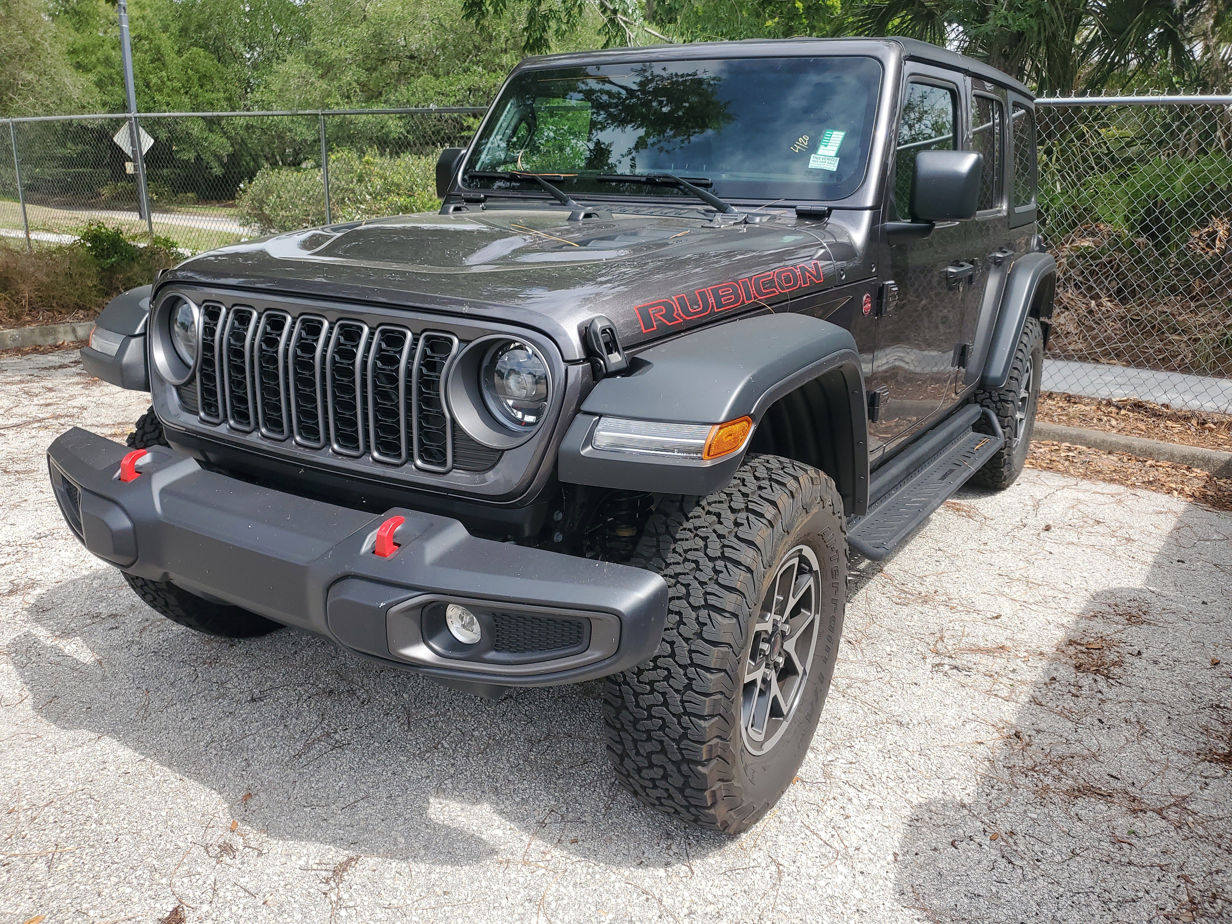 Used 2025 Jeep Wrangler Unlimited Rubicon w/ Convenience Group image 3