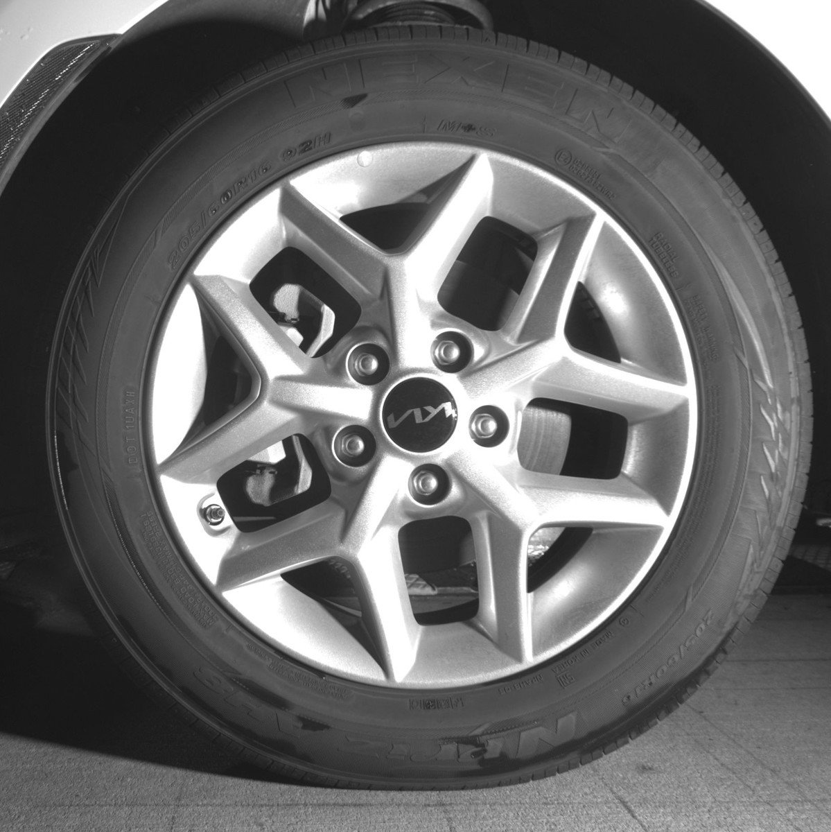 Used 2025 Kia Soul LX w/ LX Technology Package FWD image 12