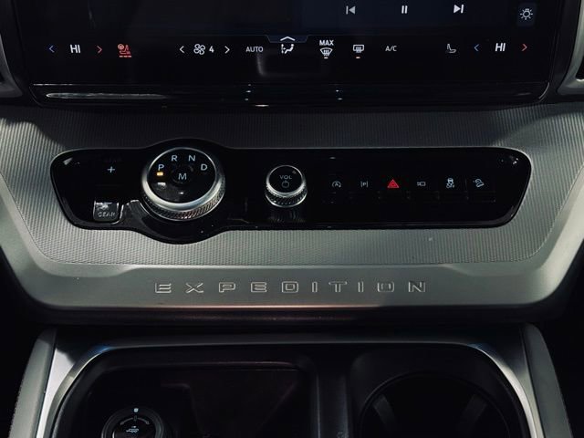 Used 2025 Ford Expedition Active image 47