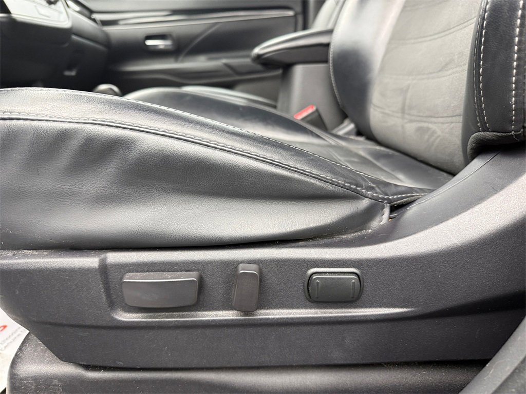 Used 2020 Mitsubishi Outlander SE image 13