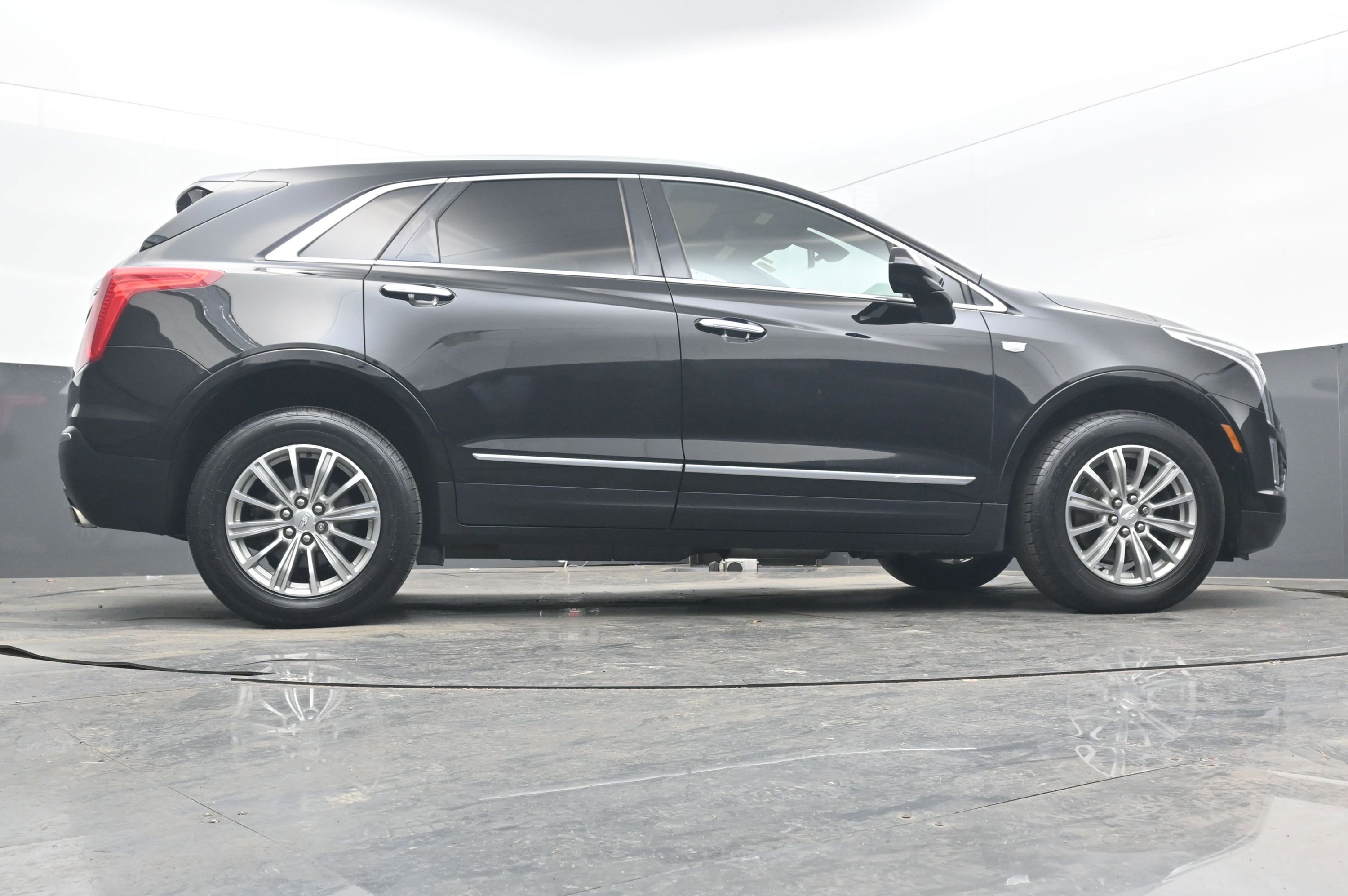 Used 2018 Cadillac XT5 Luxury w/ Driver Awareness Package image 28