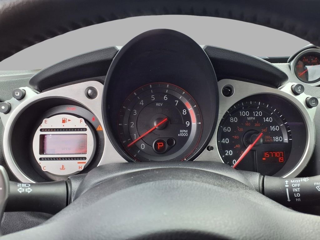 Used 2011 Nissan 370Z Coupe RWD image 16