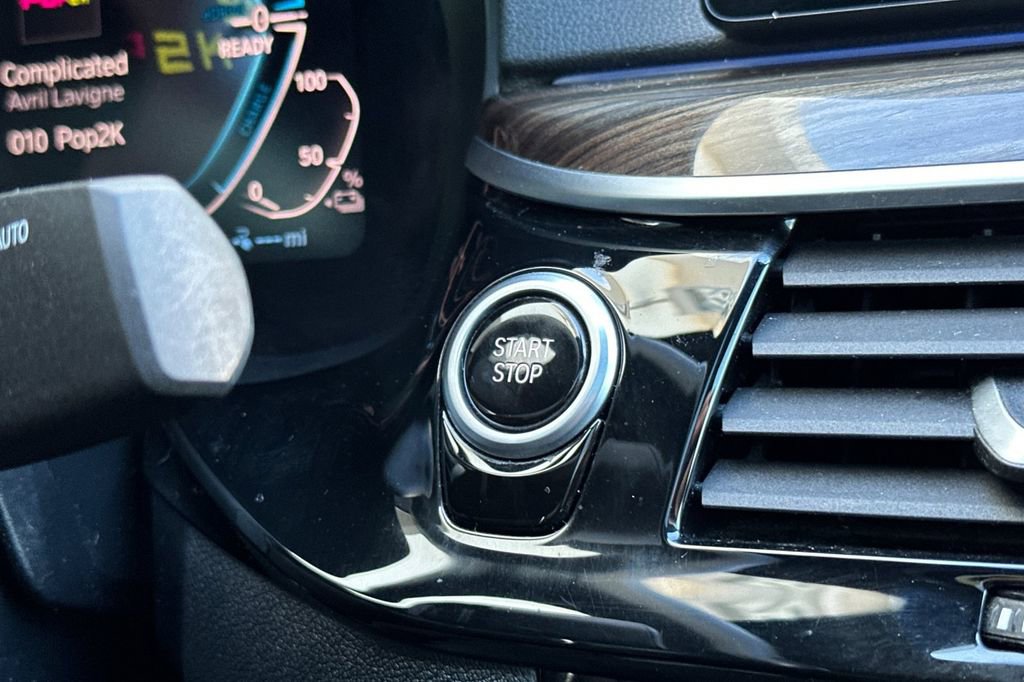 Used 2020 BMW 530e w/ Convenience Package image 24