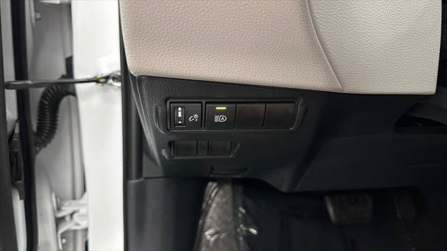 Certified 2023 Toyota Corolla Cross L AWD/4WD image 27