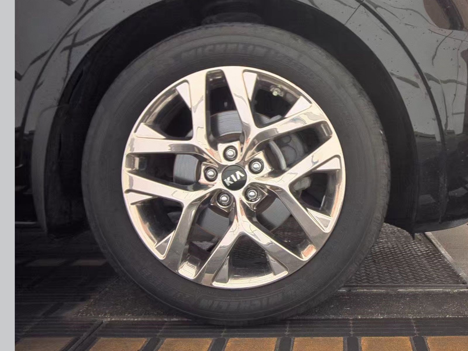 Used 2019 Kia Sorento SX FWD image 14