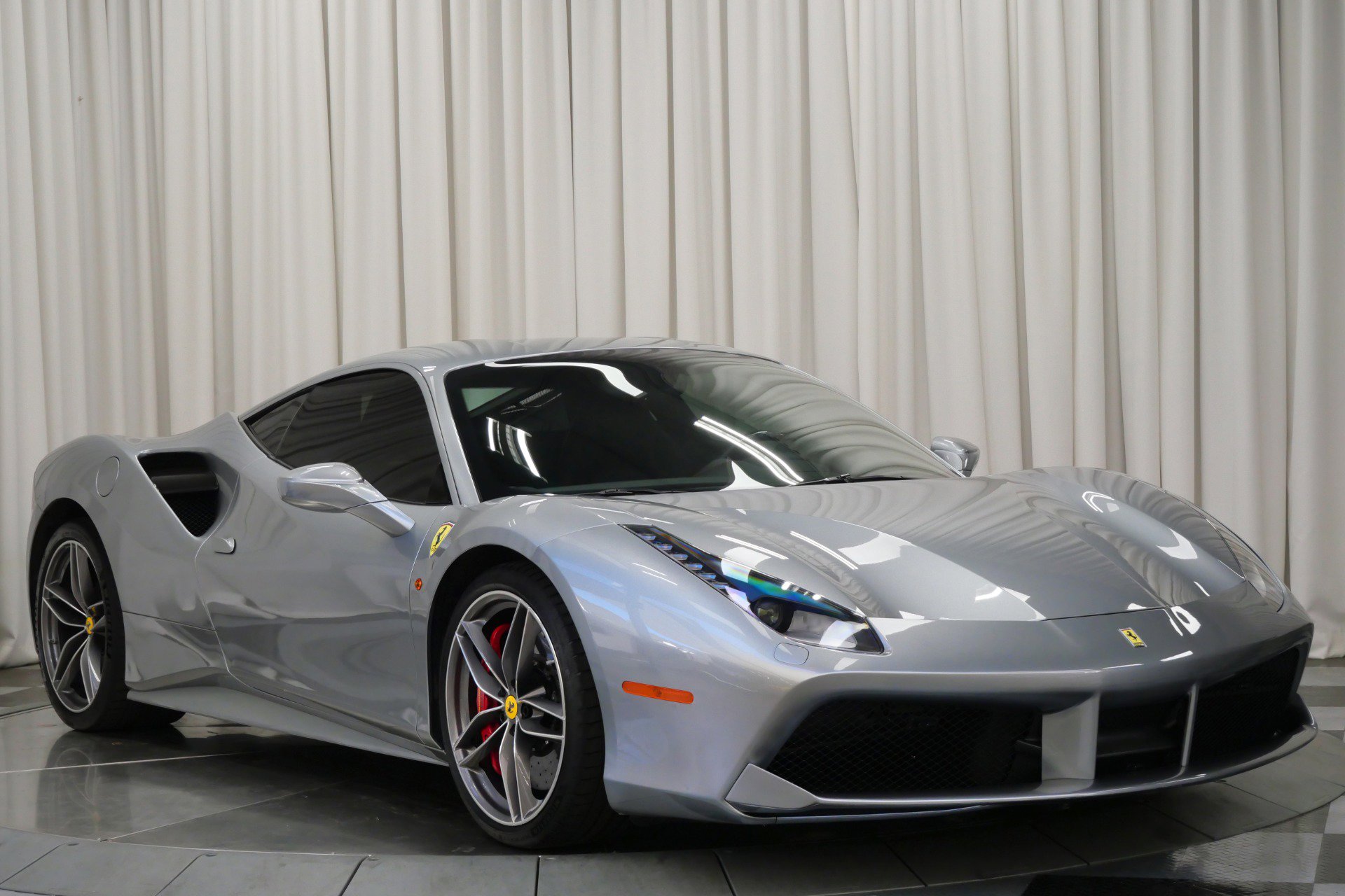 Used 2018 Ferrari 488 GTB image 3