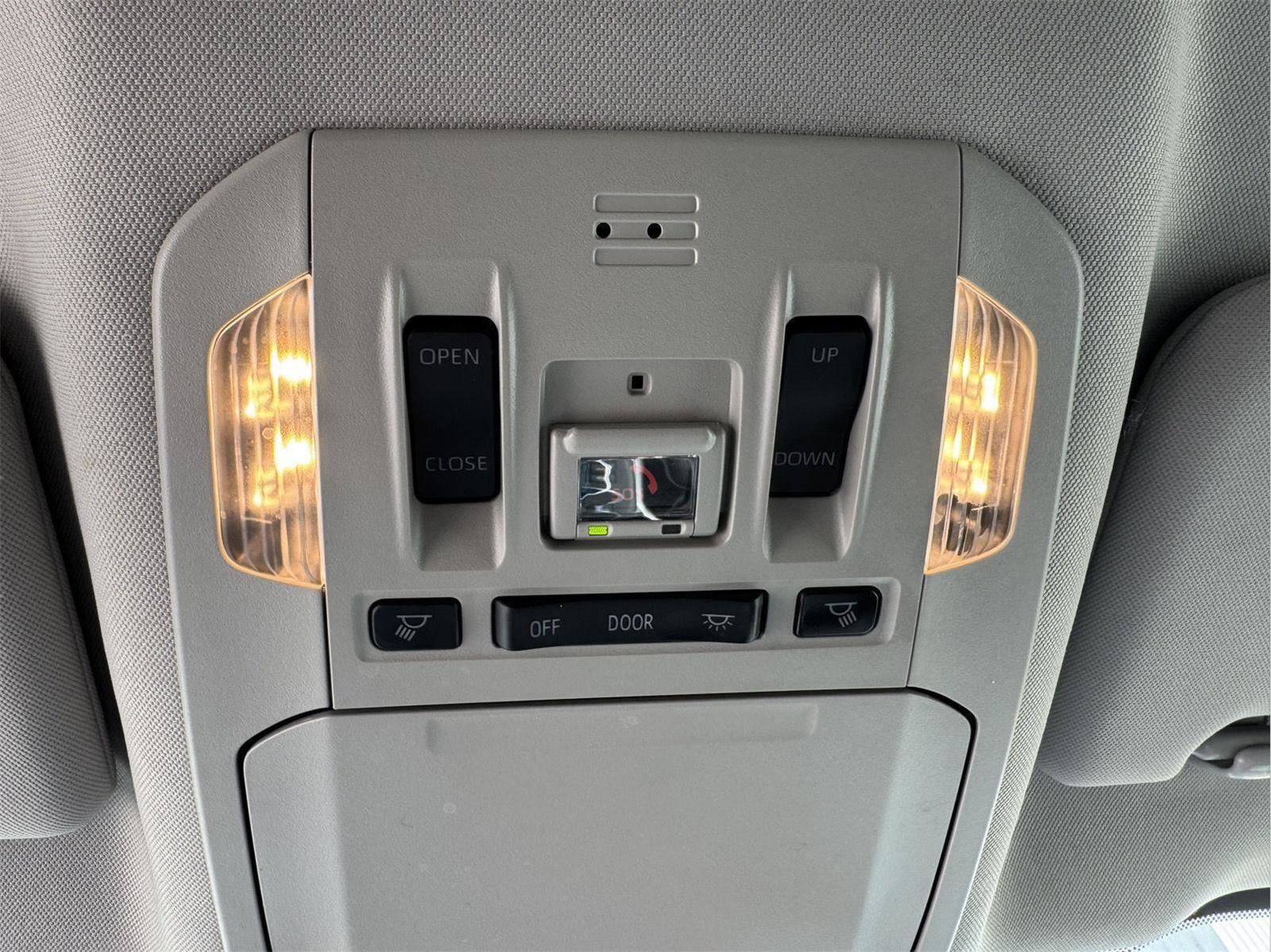 Used 2023 Toyota Highlander XLE AWD/4WD image 31