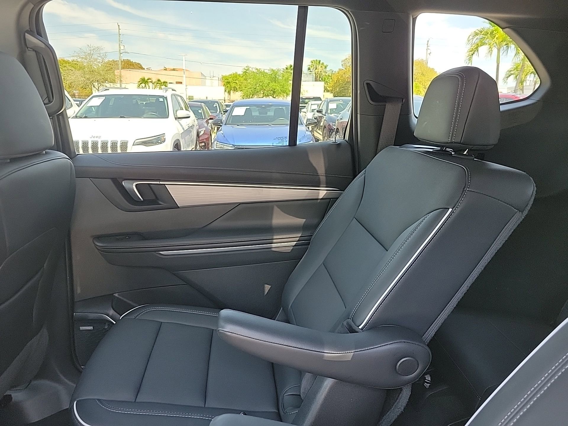 Used 2025 Buick Enclave Preferred FWD image 21