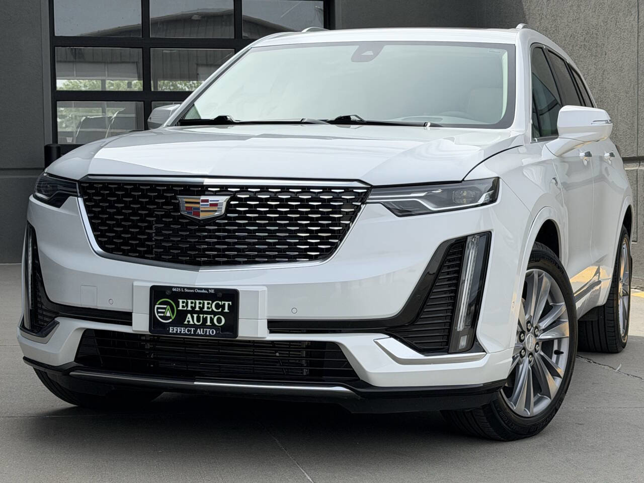 Used 2024 Cadillac XT6 Premium Luxury w/ Technology Package AWD/4WD image 3