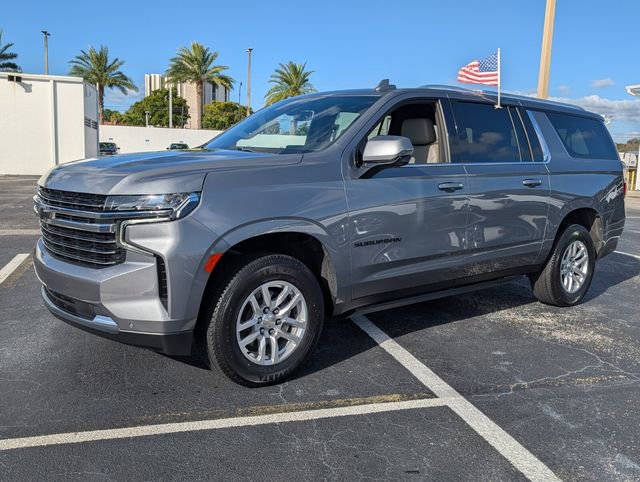 Used 2022 Chevrolet Suburban LT w/ Luxury Package image 3
