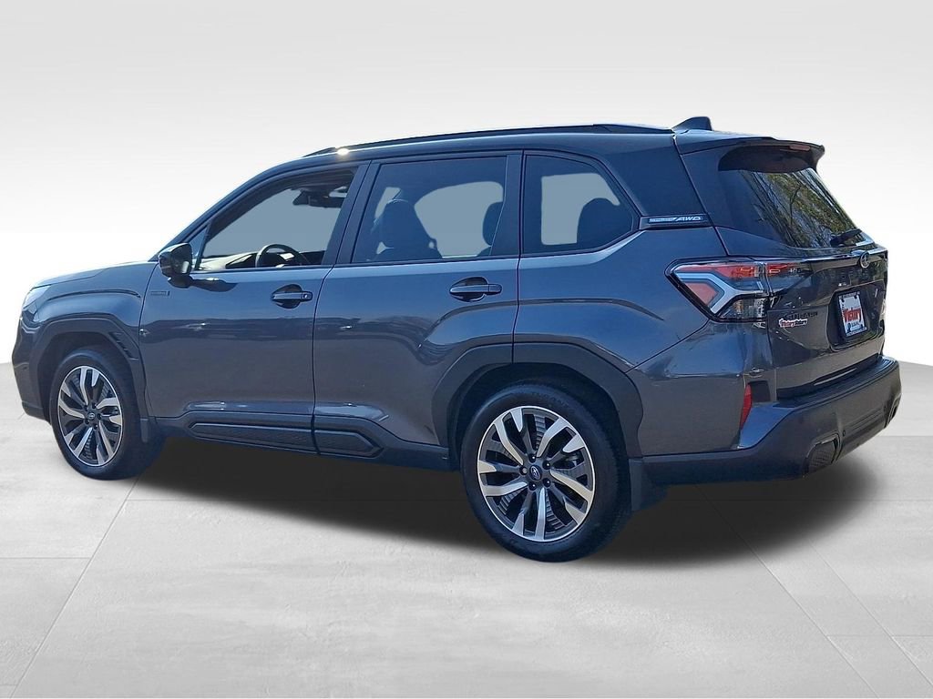 Used 2025 Subaru Forester Touring AWD/4WD image 4