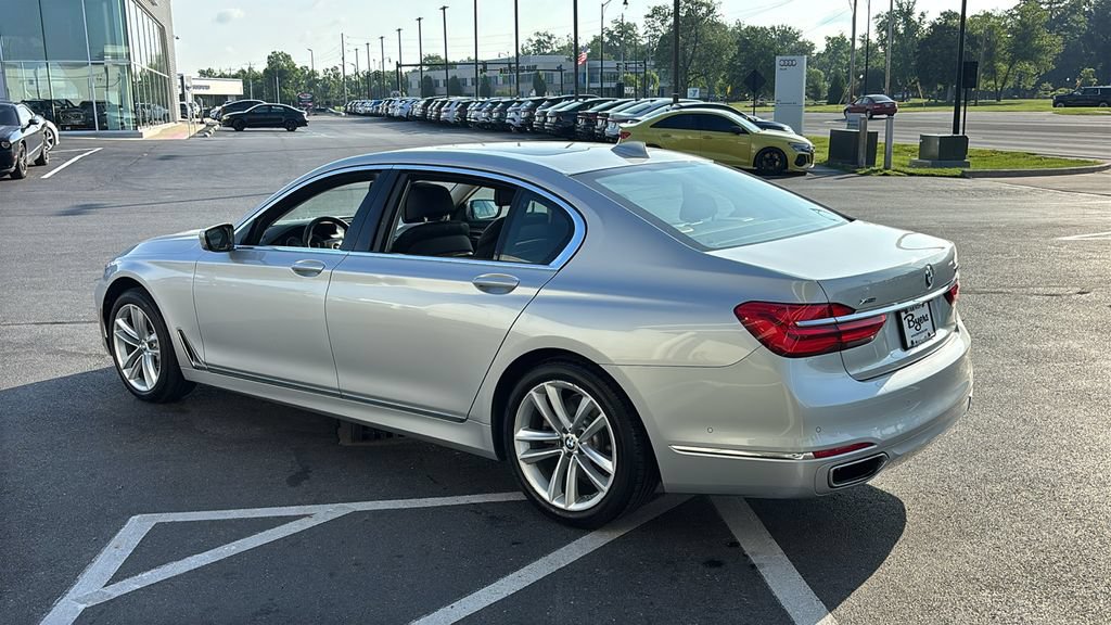Used 2019 BMW 750i xDrive w/ Autobahn Package AWD/4WD image 4