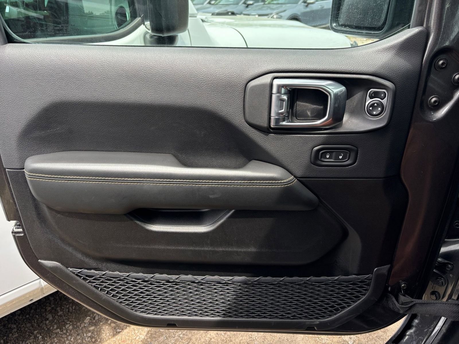 Used 2025 Jeep Wrangler Unlimited Sahara AWD/4WD image 18