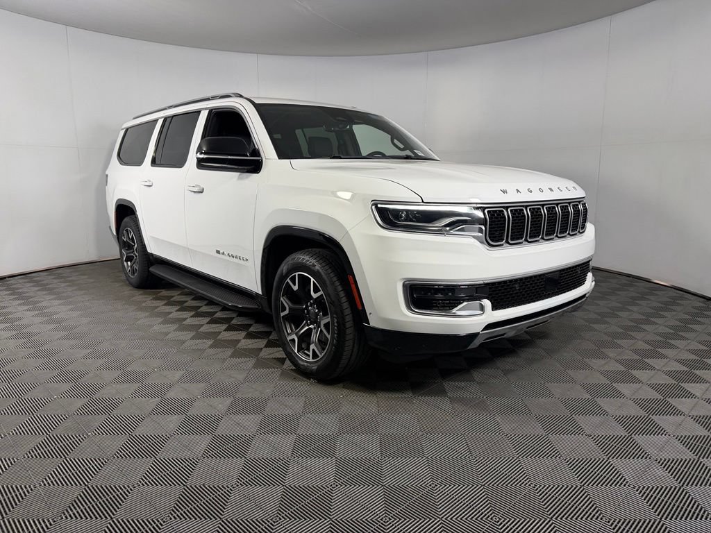 Used 2023 Jeep Wagoneer L Series III w/ Preferred Equipment Group AWD/4WD image 5
