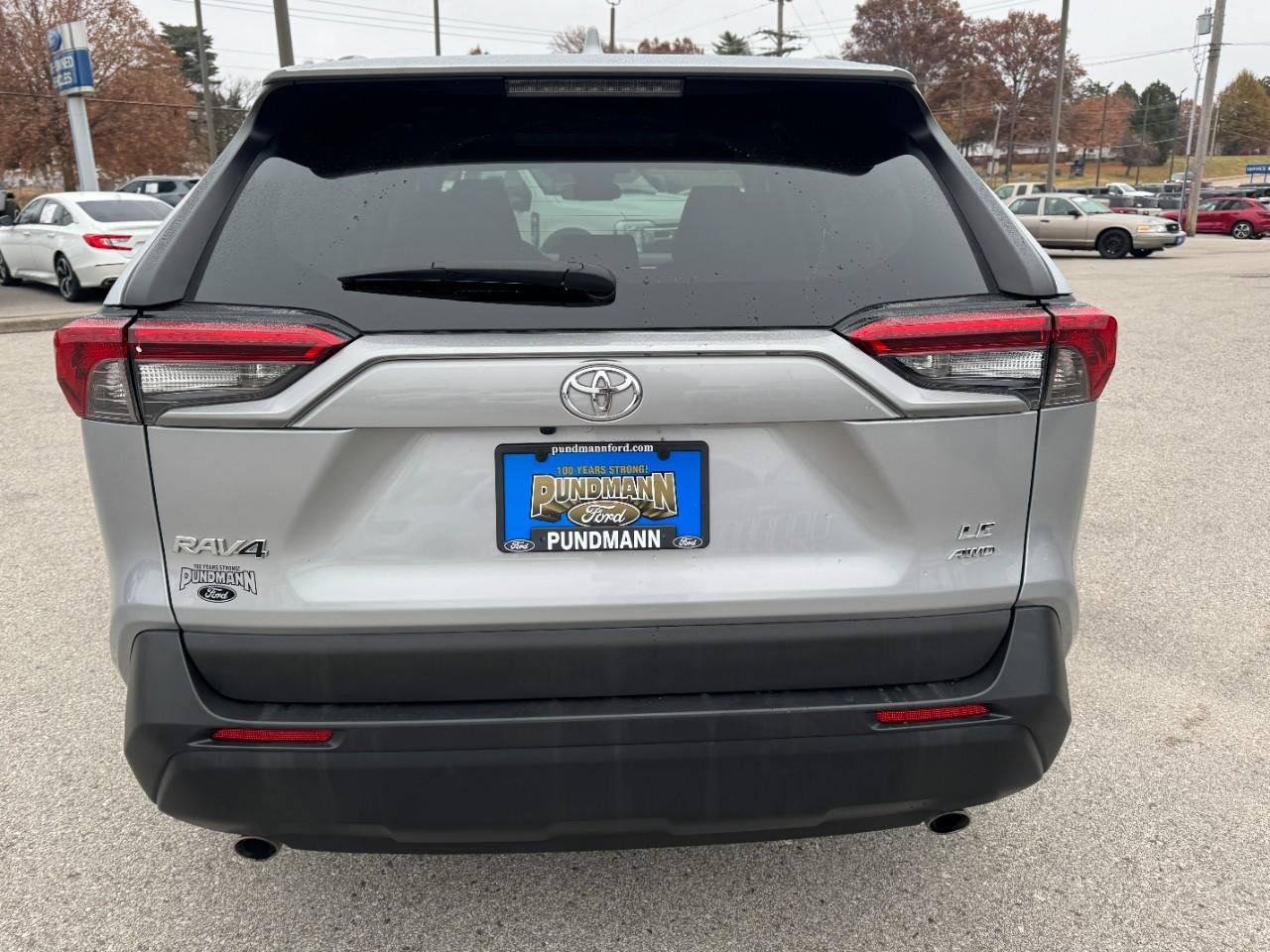 Used 2021 Toyota RAV4 LE image 4