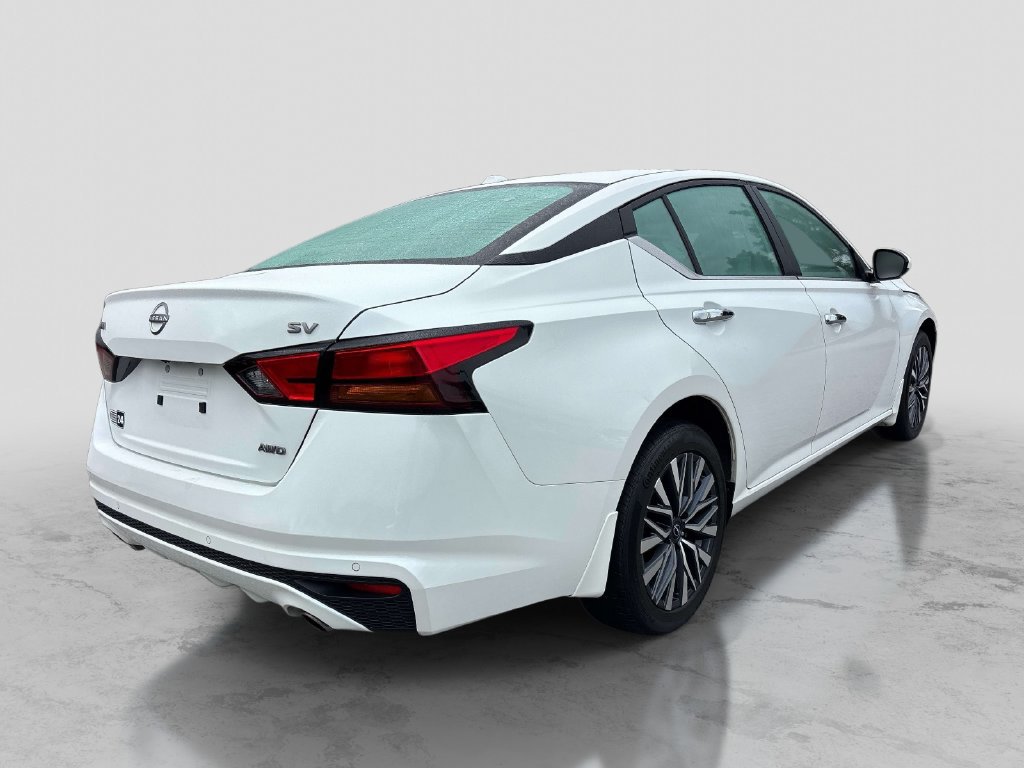 Used 2024 Nissan Altima 2.5 SV w/ SV Premium Package AWD/4WD image 5