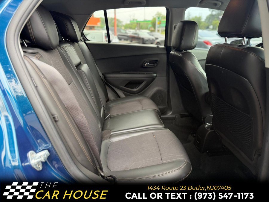 Used 2020 Chevrolet Trax LT w/ Driver Confidence Package AWD/4WD image 18