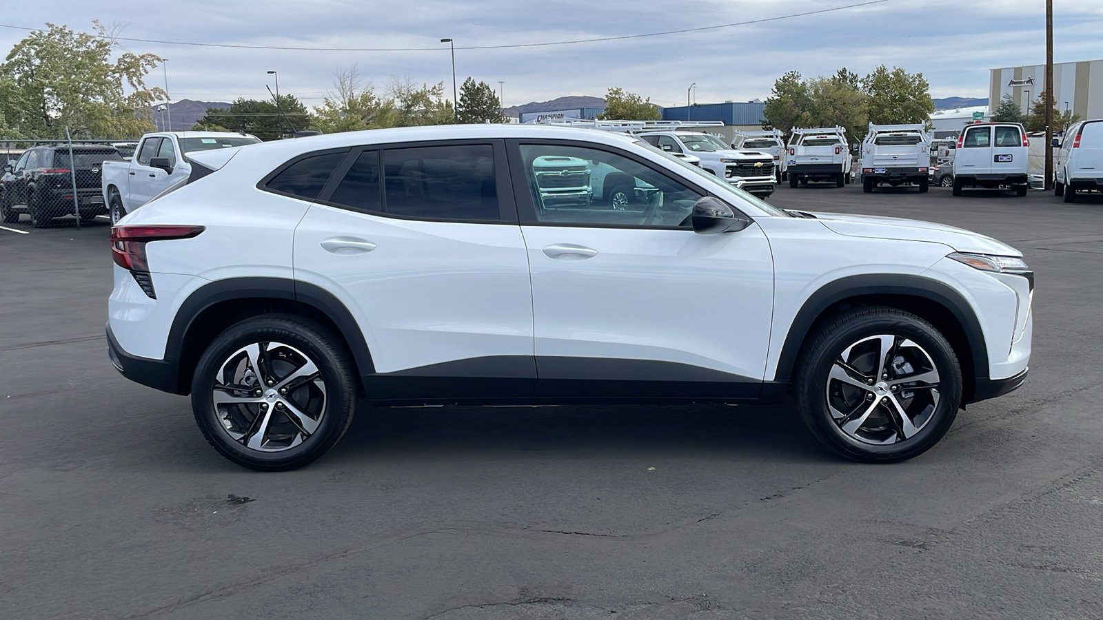 New 2026 Chevrolet Trax RS w/ Sunroof Package FWD image 4