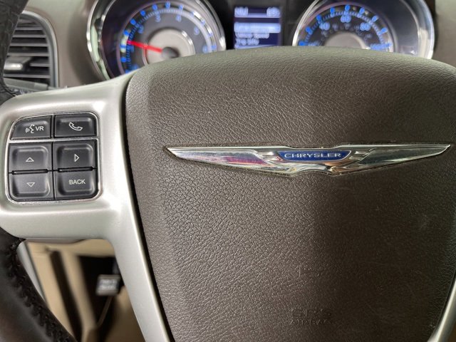 Used 2015 Chrysler Town & Country Touring-L w/ Driver Convenience Group image 9