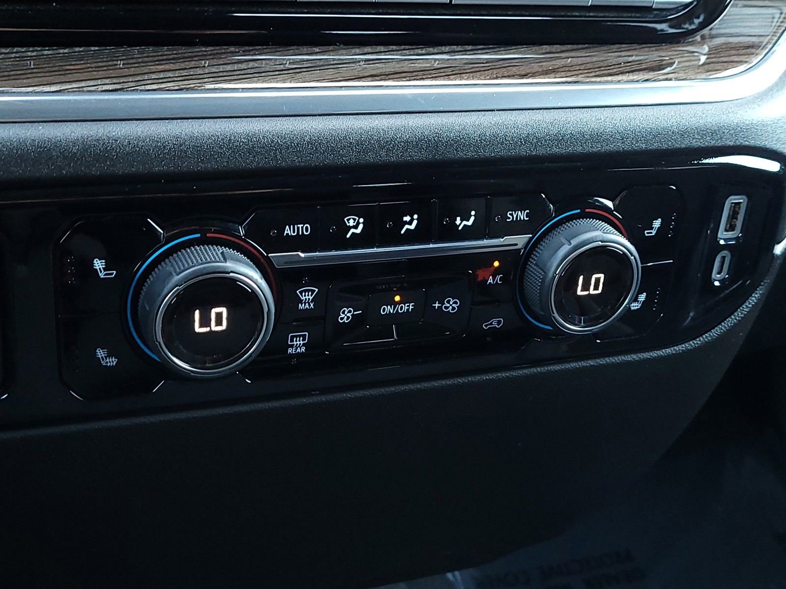 Used 2025 Chevrolet Silverado 1500 LT image 18