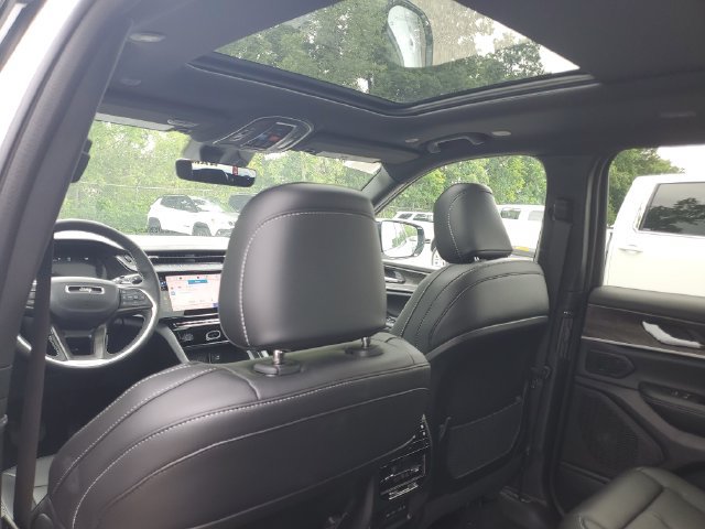 New 2026 Jeep Grand Cherokee L Limited w/ Limited Altitude Package AWD/4WD image 12