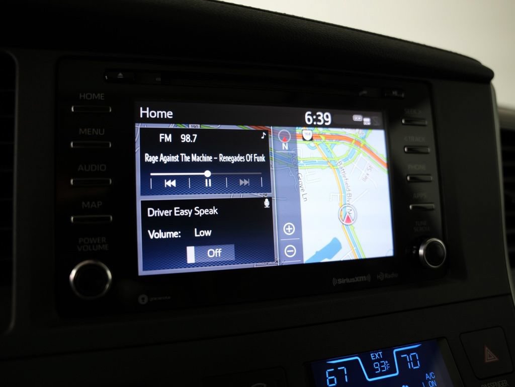 Used 2020 Toyota Sienna XLE w/ XLE Navigation Package FWD image 19