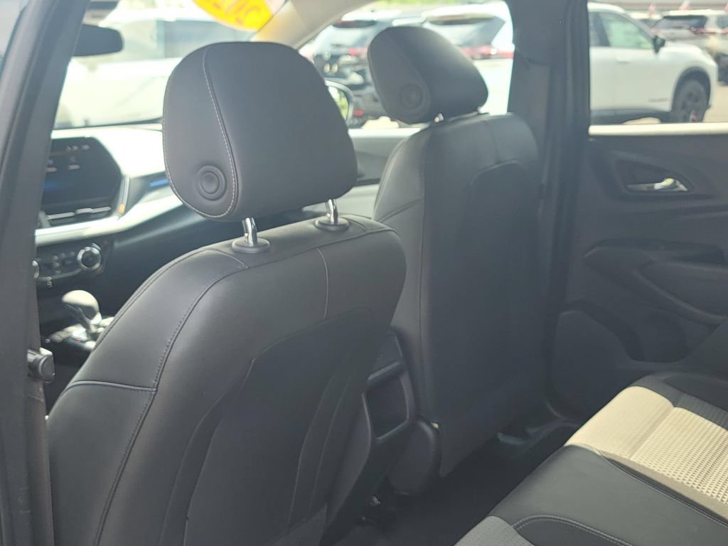 Used 2025 Chevrolet Trax LT FWD image 18