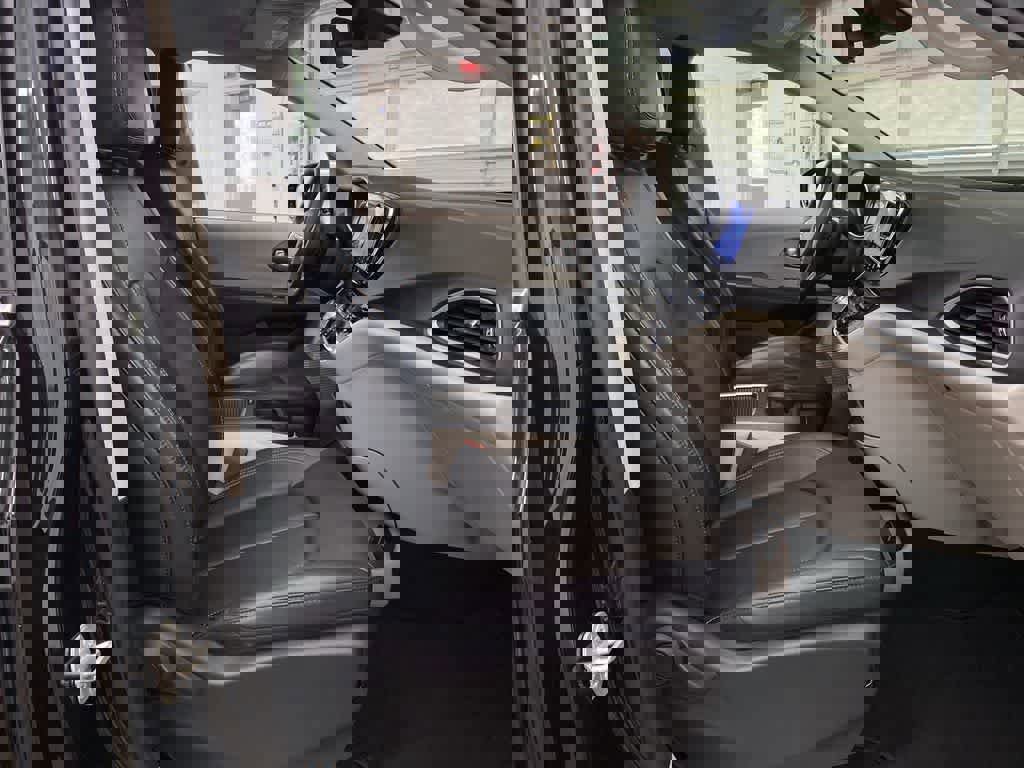 Used 2024 Chrysler Pacifica Touring-L image 18