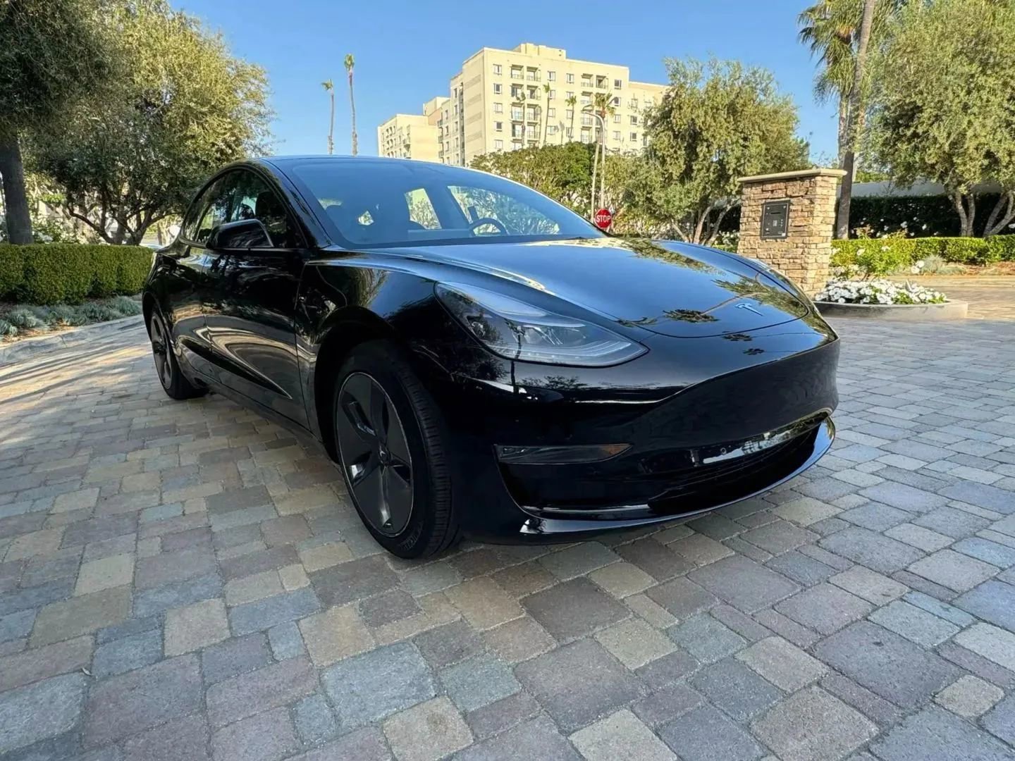 Used 2023 Tesla Model 3 Standard Range image 4