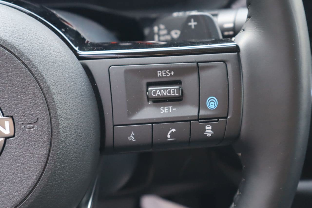 Used 2025 Nissan Pathfinder Platinum FWD image 15