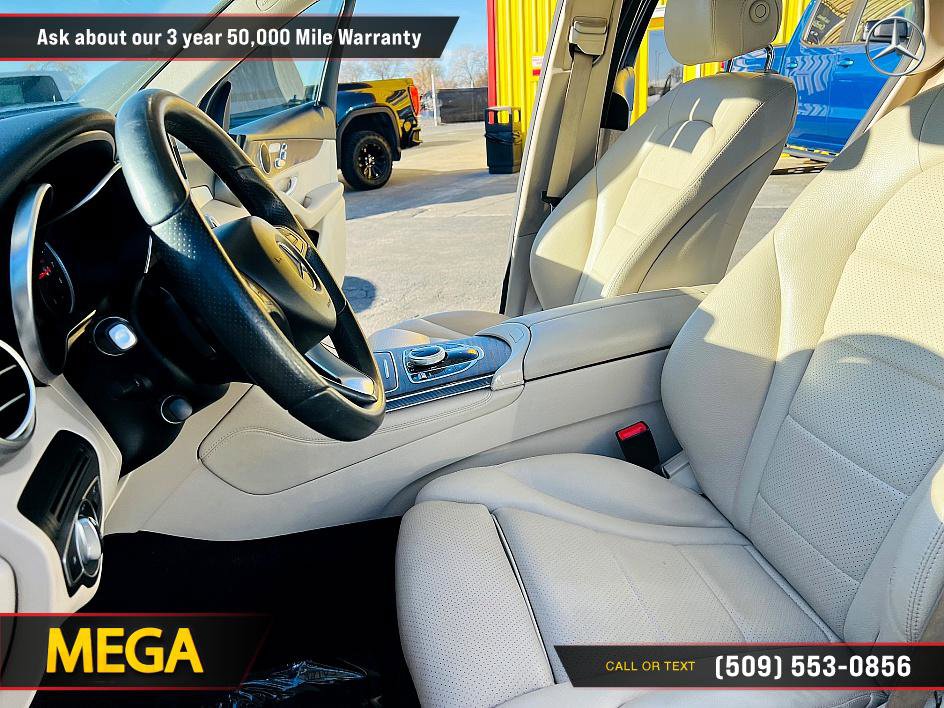 Used 2018 Mercedes-Benz GLC 300 4MATIC w/ Premium Package image 21