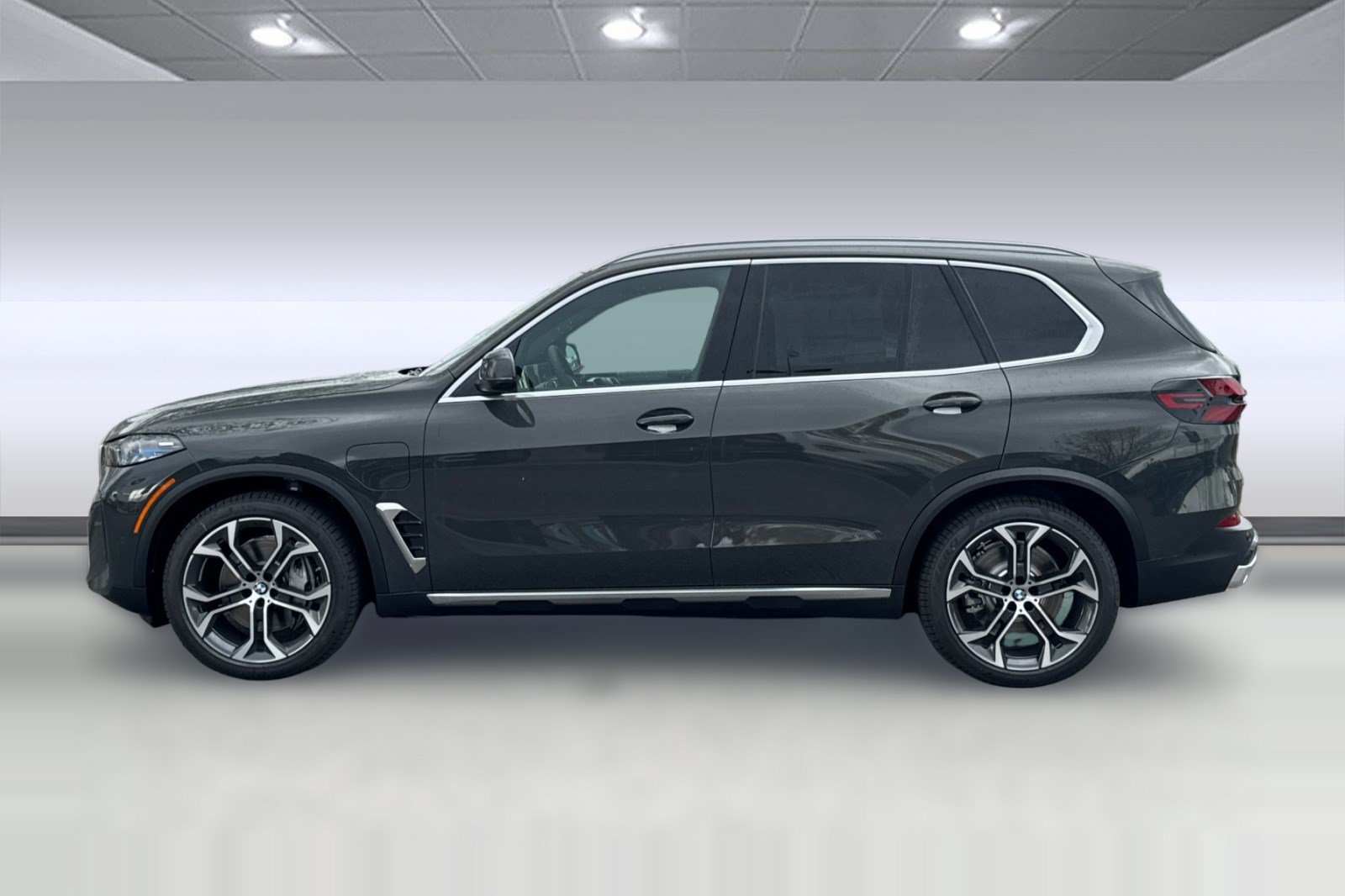 New 2026 BMW X5 xDrive50e AWD/4WD image 2