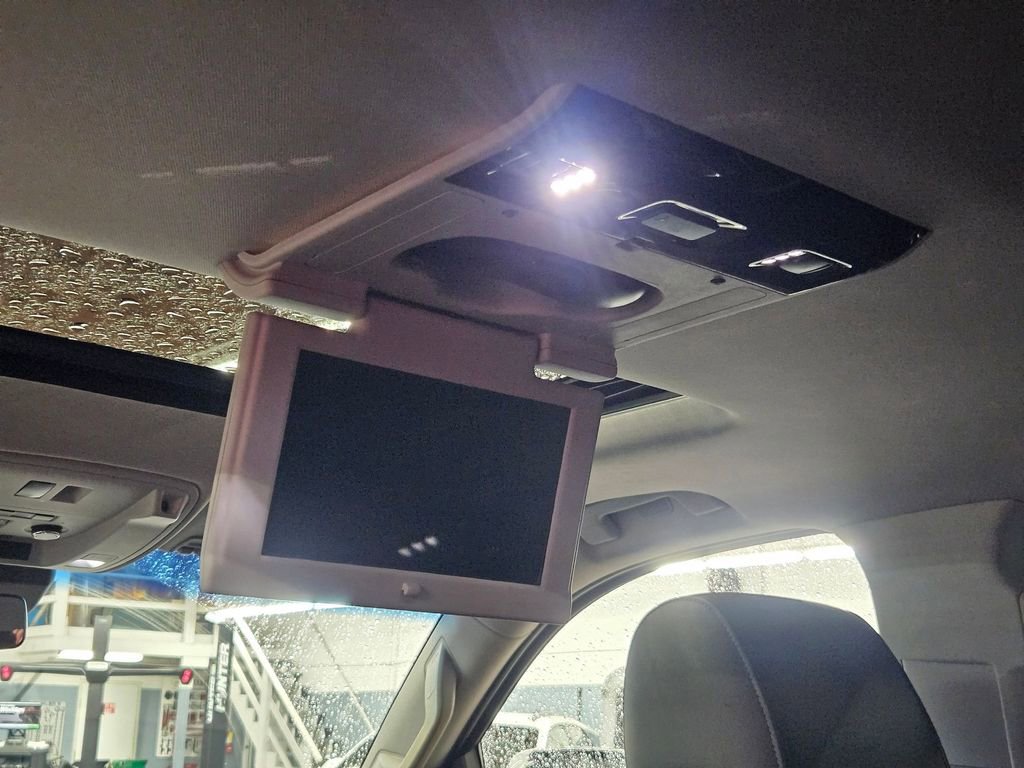 Used 2018 Cadillac Escalade Premium Luxury image 28