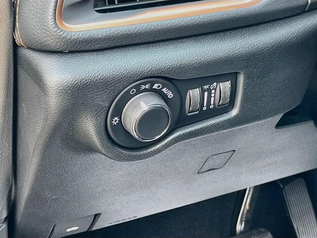 New 2027 Chrysler Pacifica Pinnacle w/ Theater Group FWD image 10