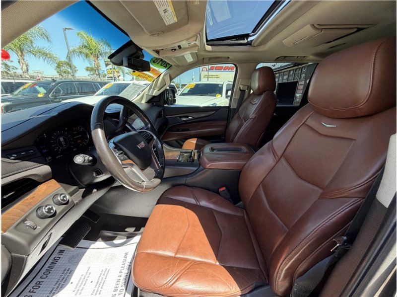 Used 2018 Cadillac Escalade Premium Luxury AWD/4WD image 19