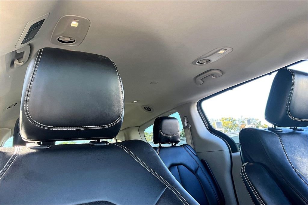 Used 2024 Chrysler Pacifica Touring-L image 26