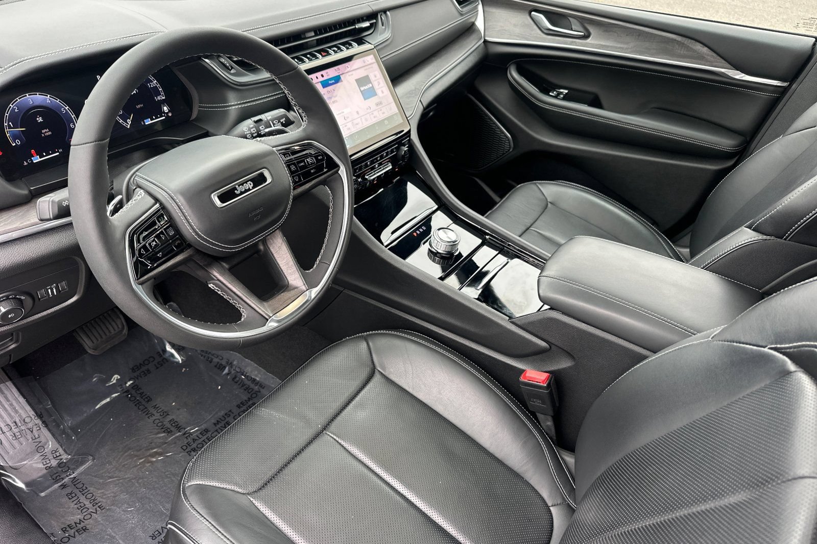 Used 2023 Jeep Grand Cherokee L Overland RWD image 9
