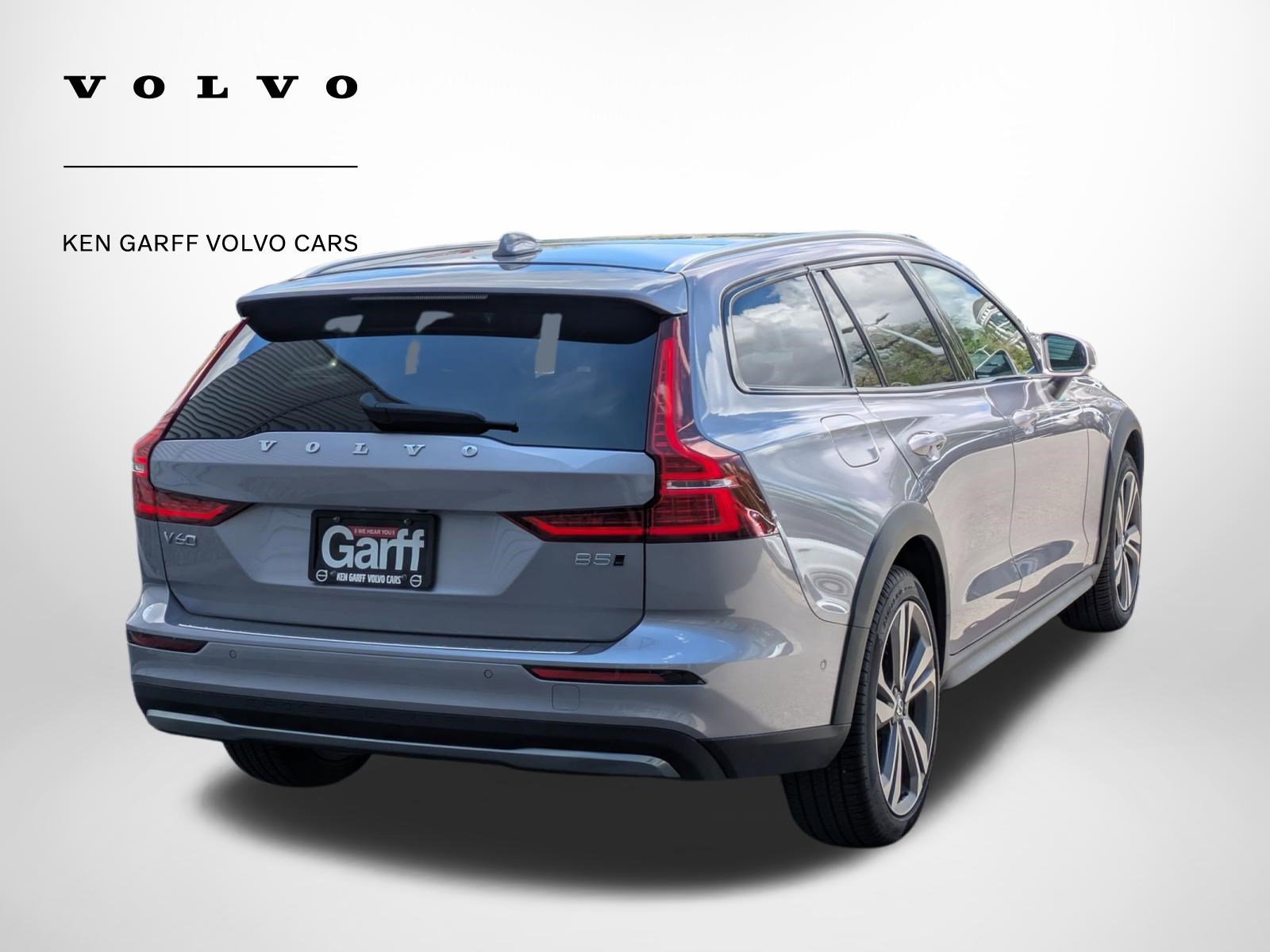 New 2026 Volvo V60 B5 Cross Country Plus w/ Climate Package AWD/4WD image 3