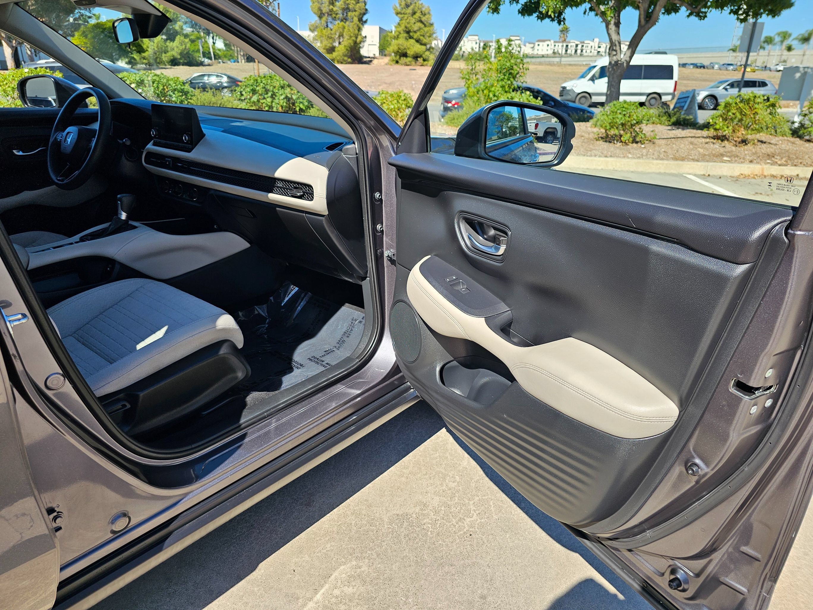 Used 2025 Honda HR-V LX image 32