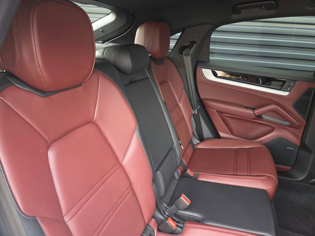 Certified 2025 Porsche Cayenne Coupe image 21