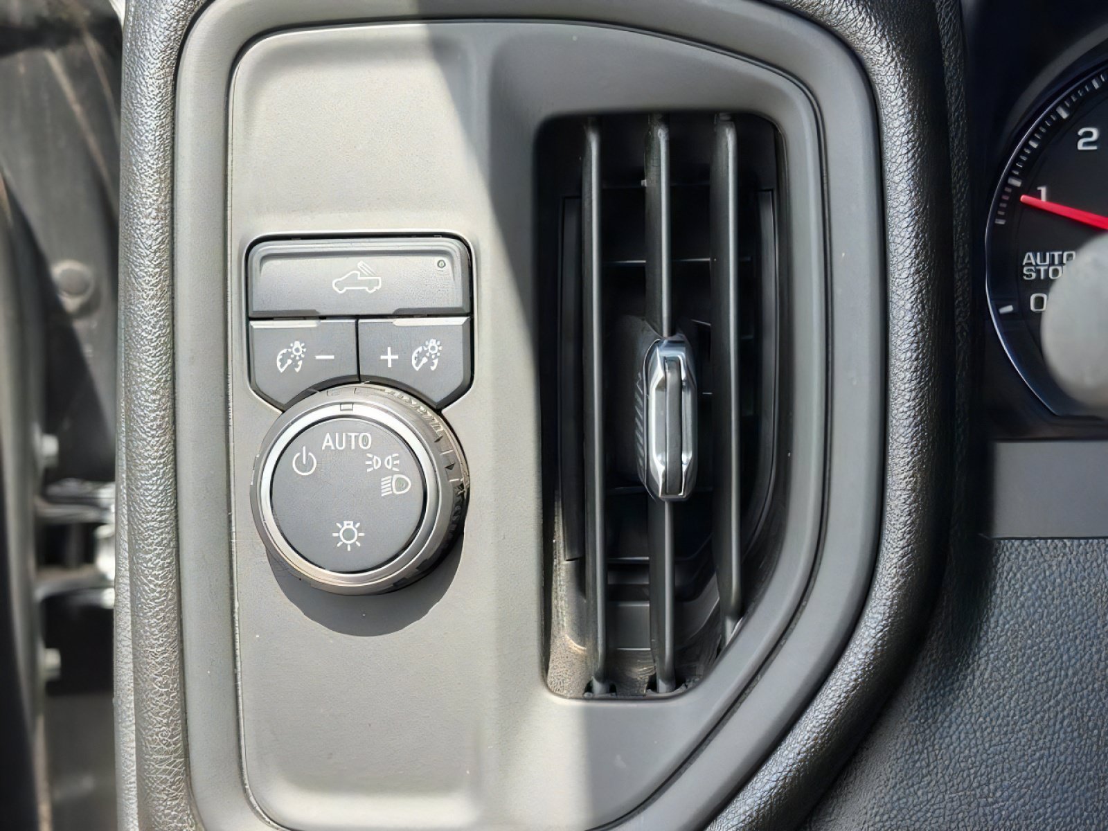 Used 2022 Chevrolet Silverado 1500 Custom RWD image 18